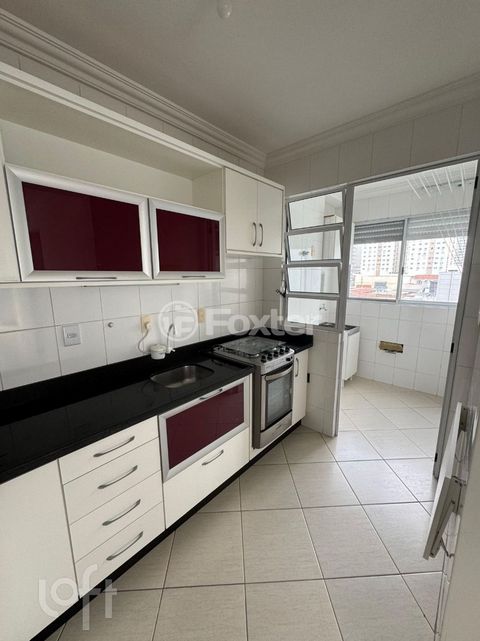 Image 7 - 882744
