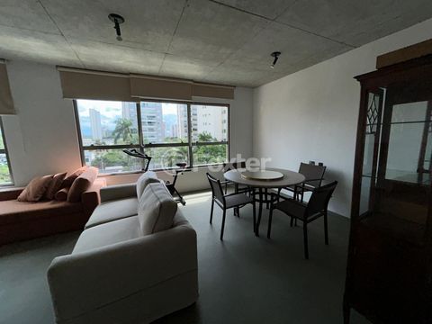 Image 15 - 882747