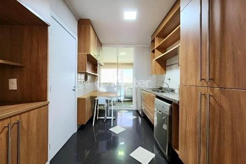 Image 11 - 882755