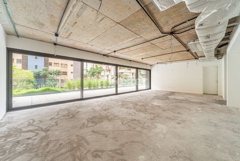 Image 1 - 882758