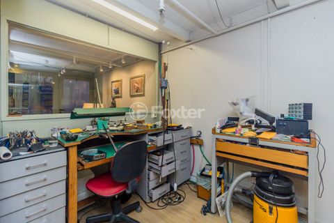 Image 7 - 882761