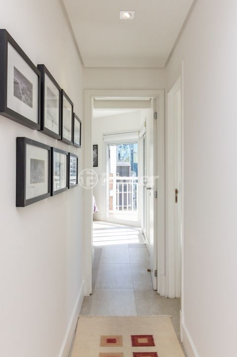Image 10 - 882784