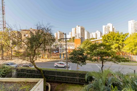 Image 17 - 882787