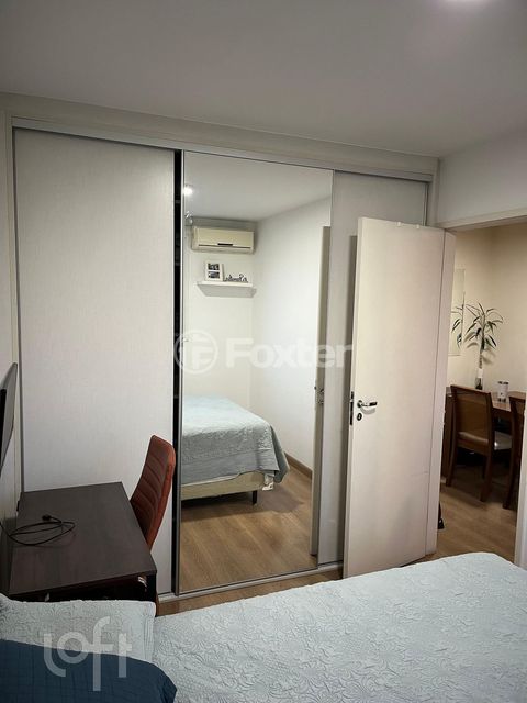 Image 7 - 882805