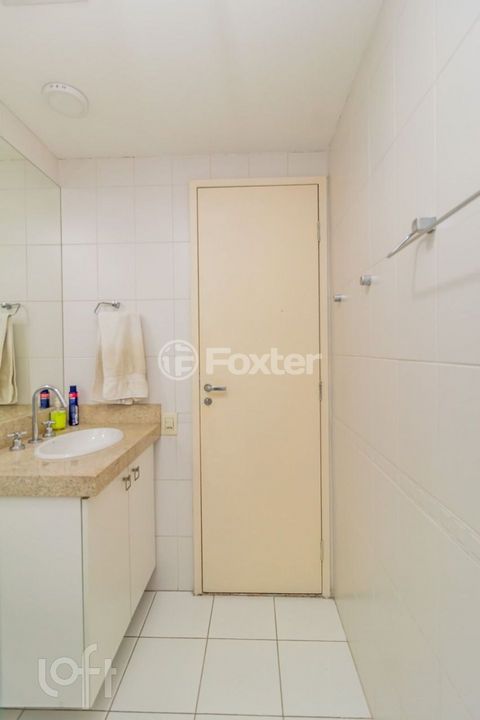 Image 9 - 882805