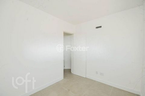 Image 18 - 882811