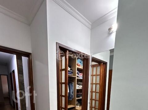 Image 11 - 882813