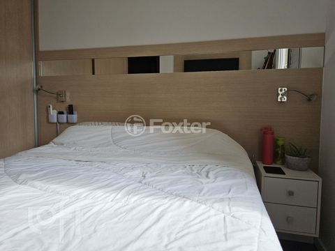 Image 6 - 882821