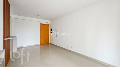 Image 17 - 882823