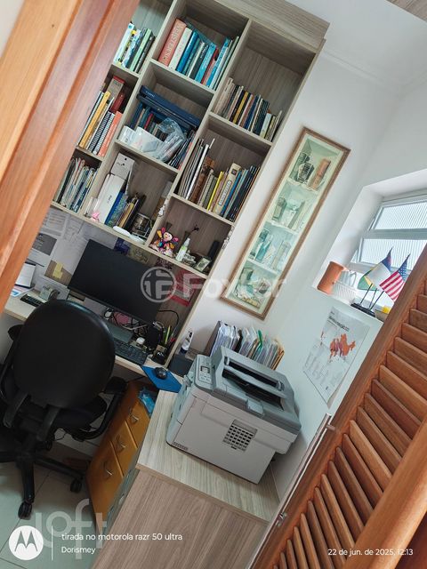 Image 10 - 882831