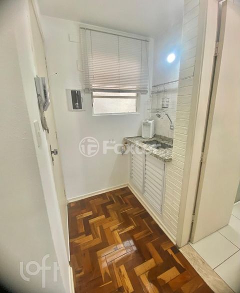 Image 7 - 882833