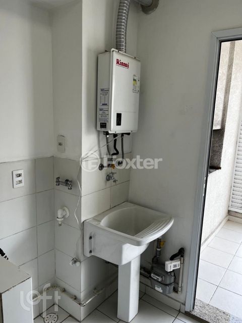 Image 6 - 882835