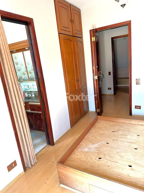 Image 10 - 882841