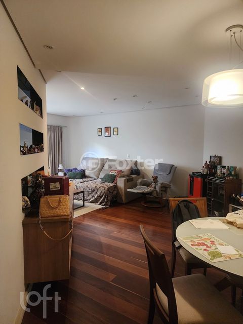 Image 4 - 882844