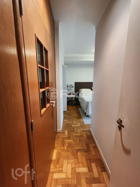 Image 12 - 882844