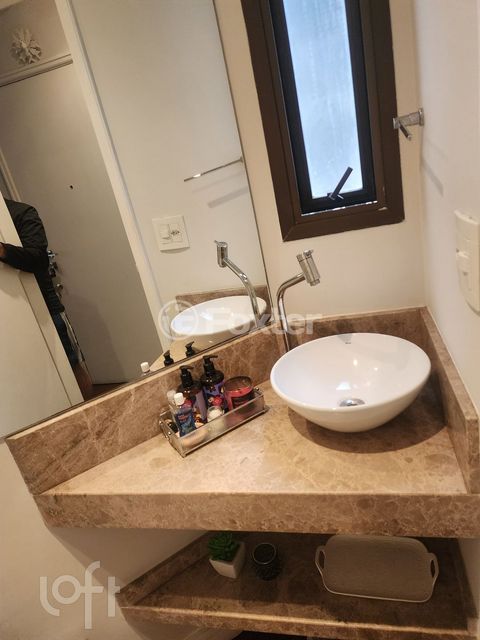 Image 19 - 882844