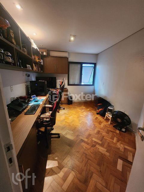 Image 8 - 882844
