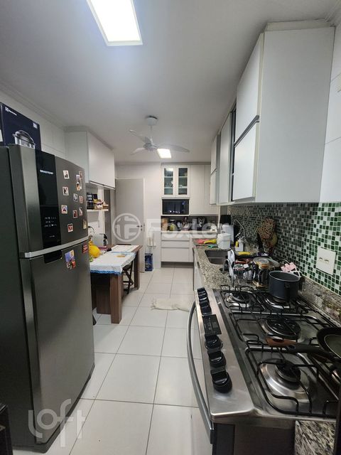 Image 6 - 882844