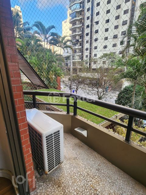 Image 1 - 882844