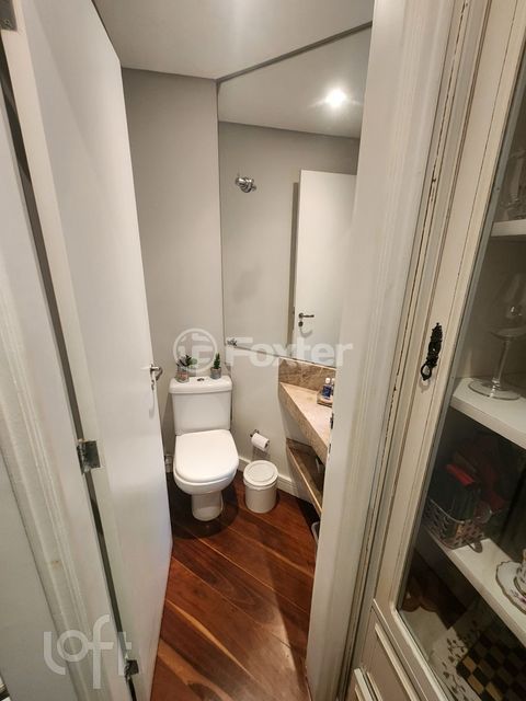 Image 18 - 882844