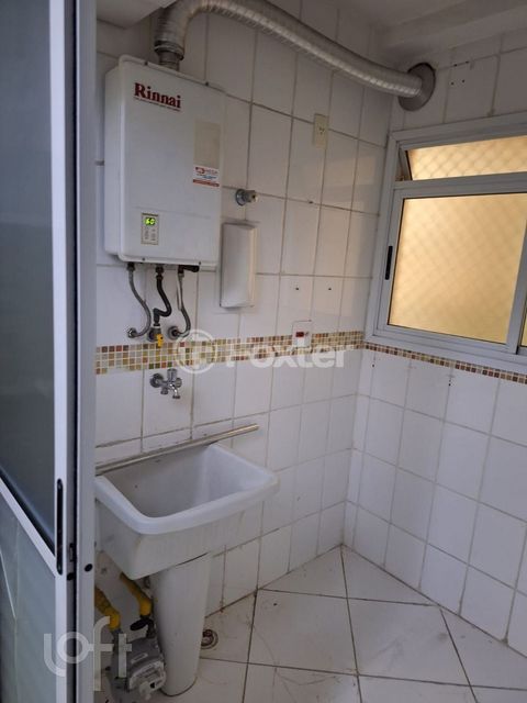 Image 4 - 882846