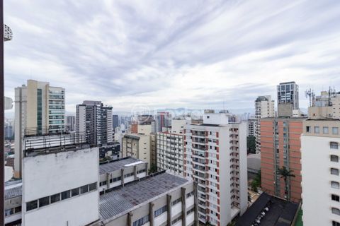 Image 4 - 882847