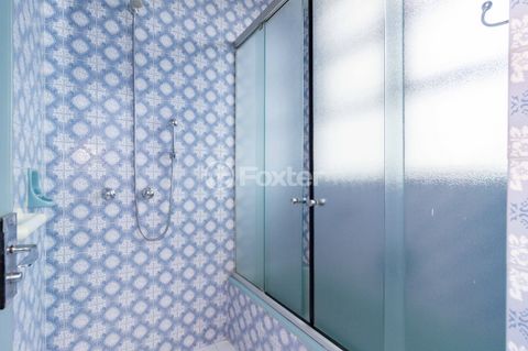 Image 19 - 882847