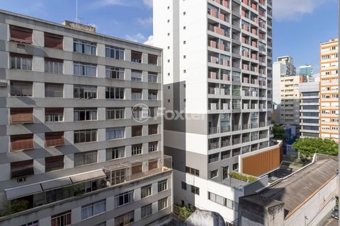 Image 2 - 882885