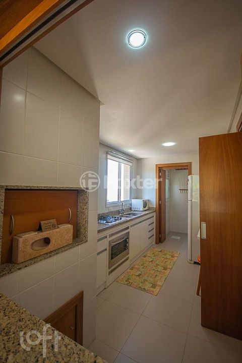Image 6 - 882888