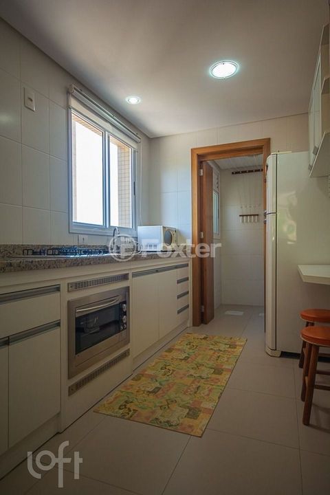 Image 8 - 882888