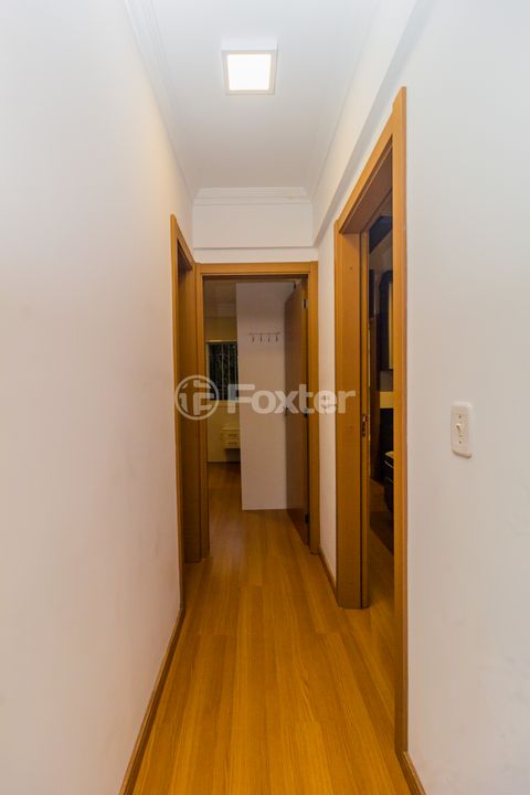 Image 7 - 882900