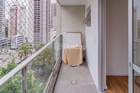 Image 5 - 882906