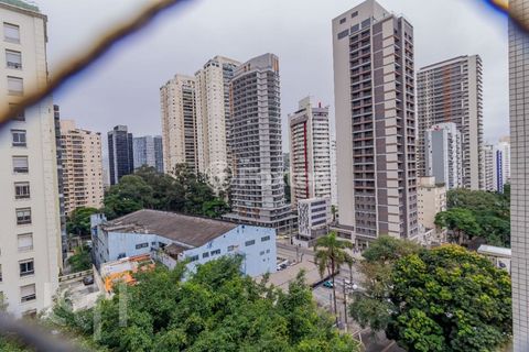 Image 8 - 882906
