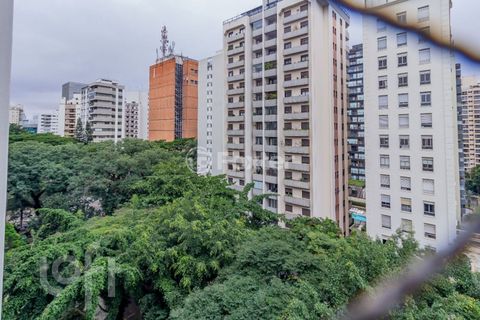 Image 7 - 882906