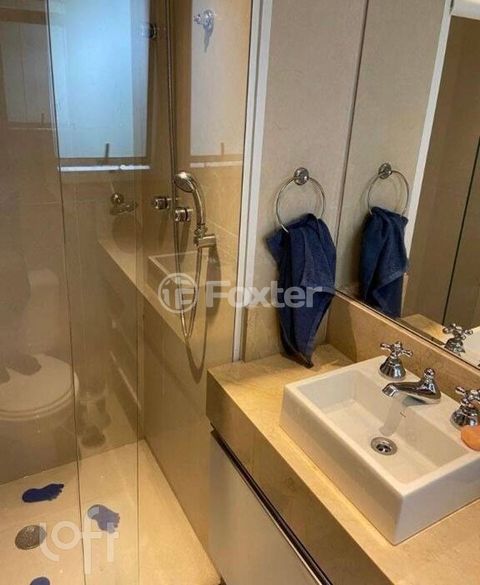 Image 8 - 882907