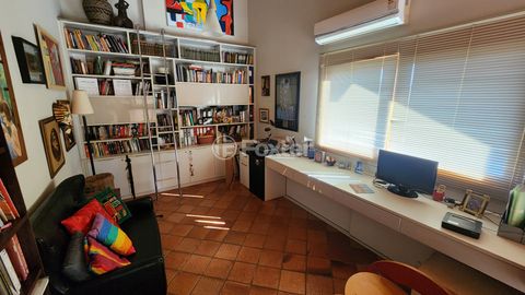 Image 18 - 882917