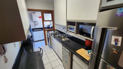 Image 4 - 882917