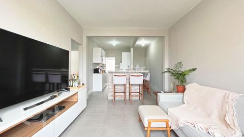 Image 6 - 882922