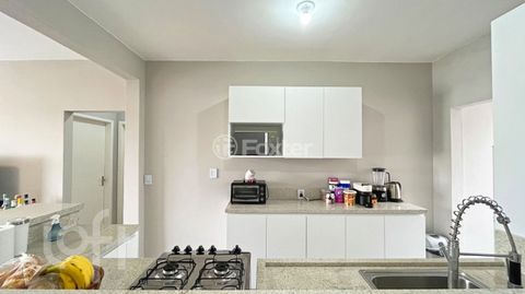 Image 13 - 882922