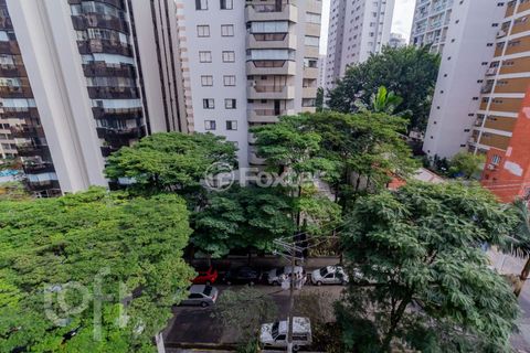 Image 7 - 882925