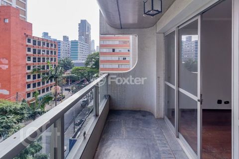 Image 4 - 882925