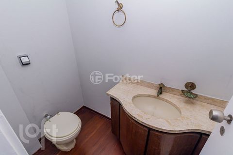 Image 8 - 882925