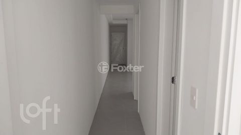 Image 17 - 882929