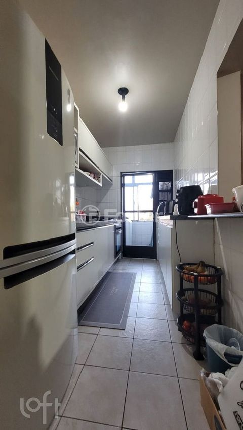 Image 10 - 882948