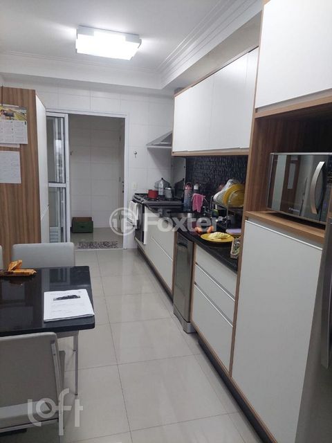 Image 6 - 882977
