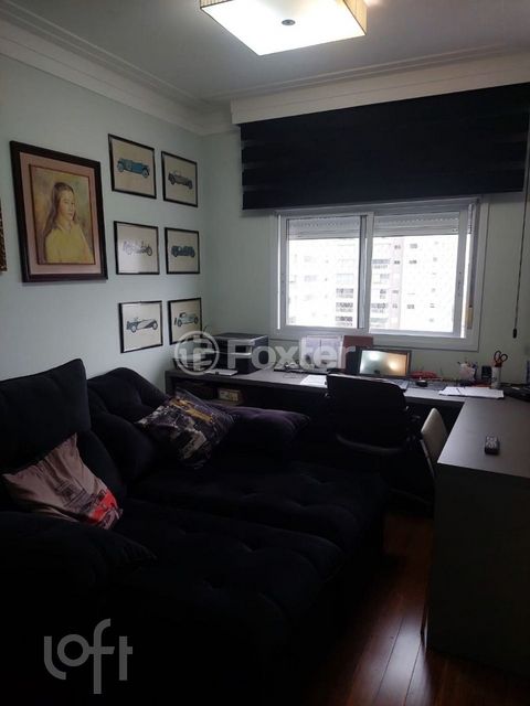 Image 4 - 882977