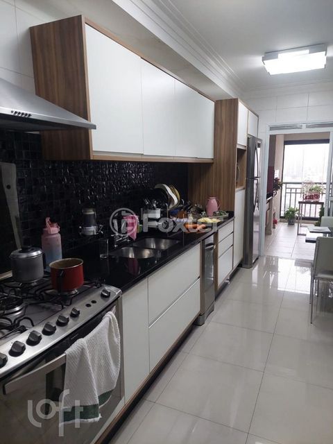 Image 5 - 882977