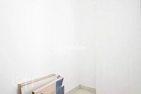 Image 10 - 882982