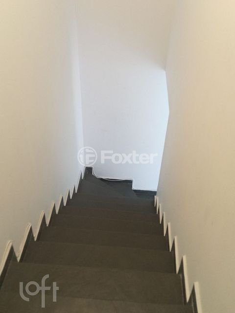 Image 5 - 882993