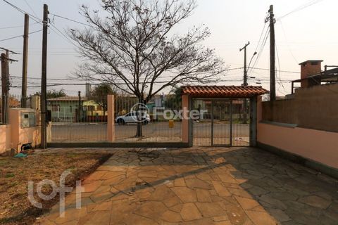 Image 17 - 882997